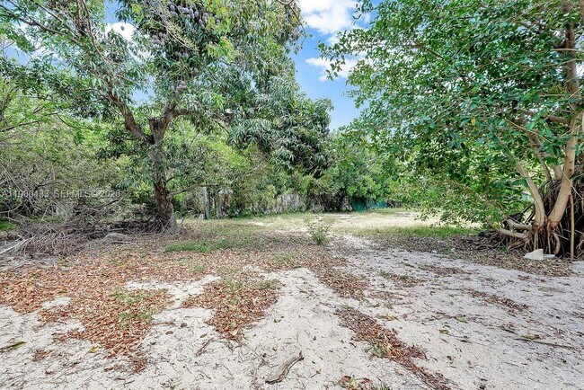 Building Photo - 2415 Pierce St