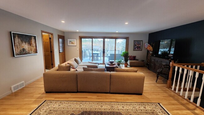 Building Photo - Designer 4 Bedroom Home with Sauna and Walk-Out Lower Level - Available May or June 1st