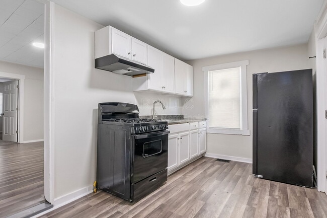 Building Photo - 2104 W Burnett Ave