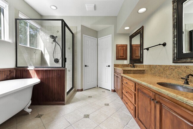 Building Photo - 31 Treescape Cir