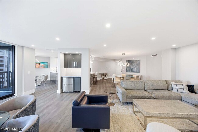 Building Photo - 6075 Pelican Bay Blvd