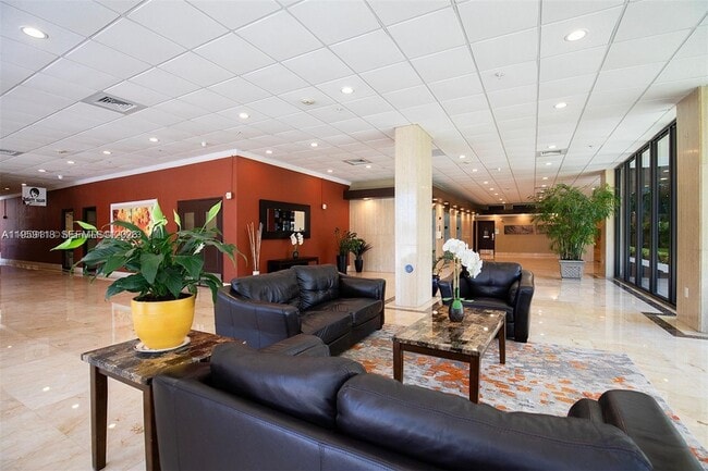 Building Photo - 400 Kings Point Dr