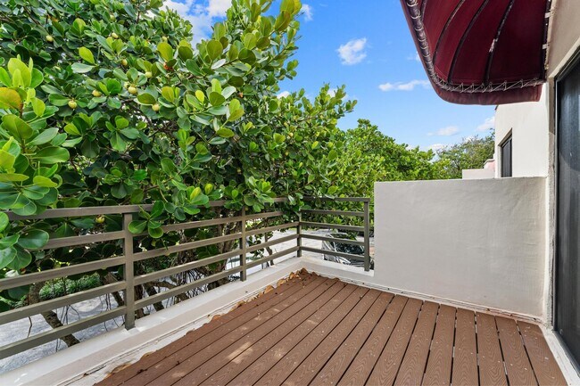 Building Photo - 541 N Ocean Blvd