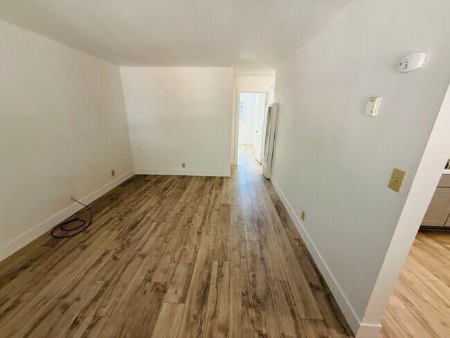 Building Photo - 2 bed 1 bath unit for rent in South Lake Tahoe
