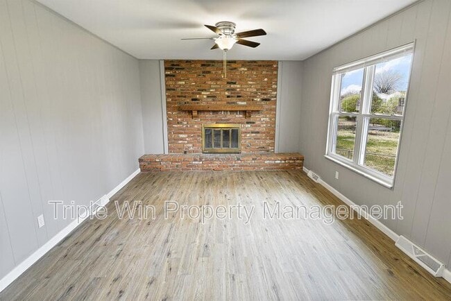 Building Photo - 2041 Northaire Ln