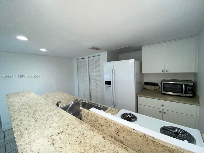 Building Photo - 6414 Miami Lakes Dr