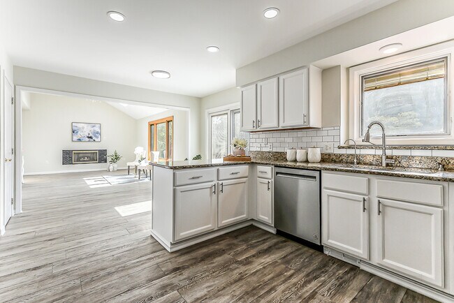Building Photo - 2400 Rockport Ct