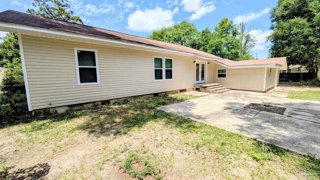 Building Photo - 3826 N 11th Ave