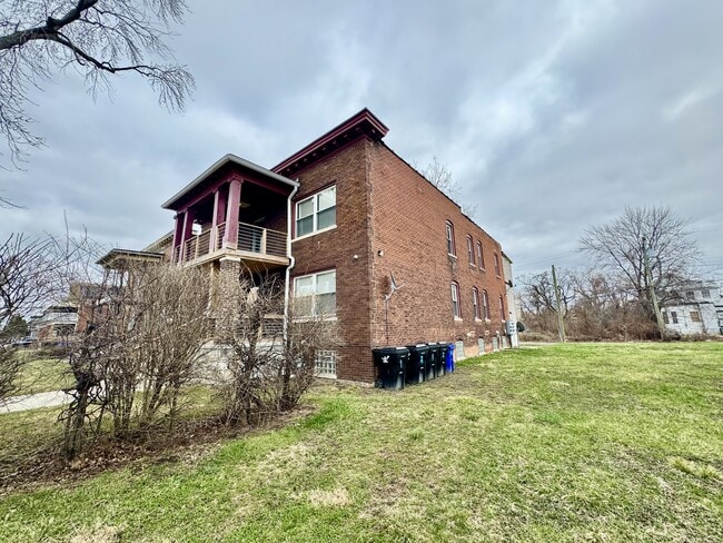 Building Photo - 222 Kenilworth St