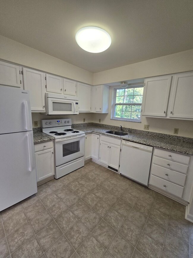 Building Photo - Spacious 3-bedroom Gibsonia townhome