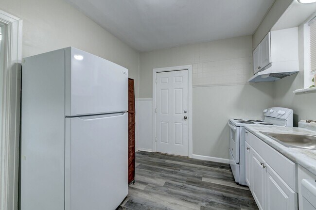 Building Photo - 3953 Tholozan Ave