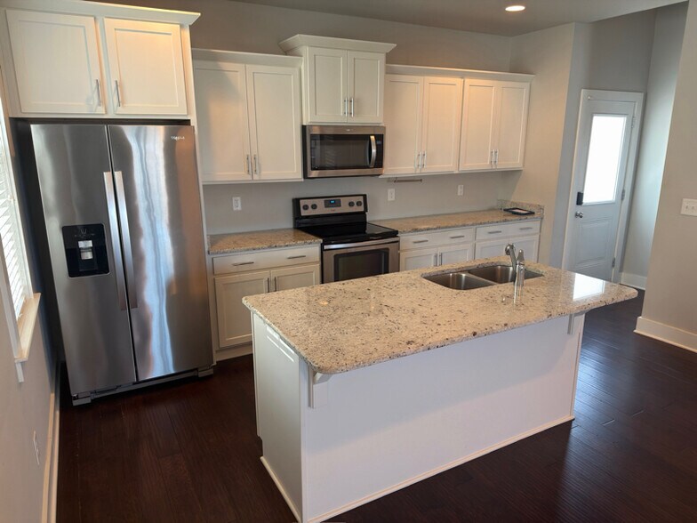 Building Photo - 792 Cottage Park Dr