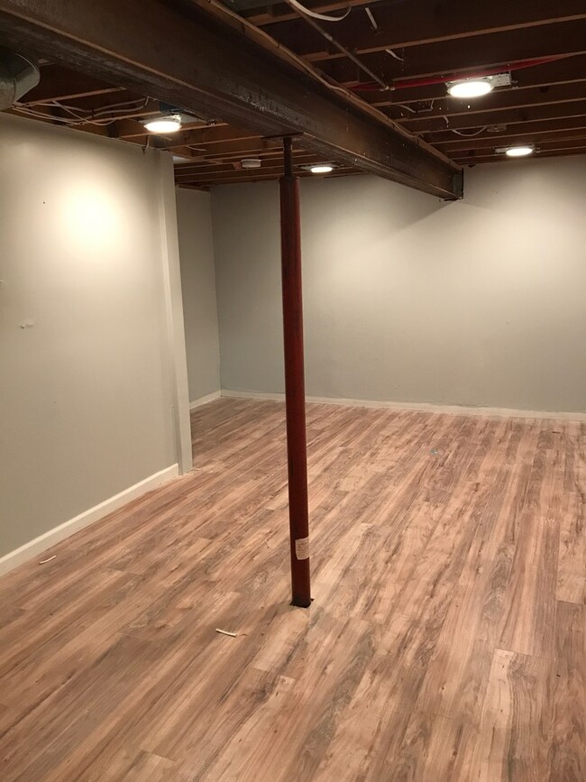 Building Photo - *GORGEOUS, completely updated single famil...