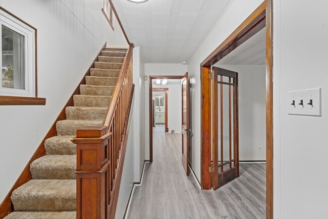 Building Photo - Gorgeous 3 bedroom home in Clairton availa...