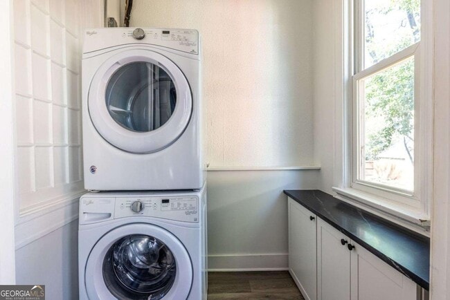 Building Photo - 692 Myrtle St NE