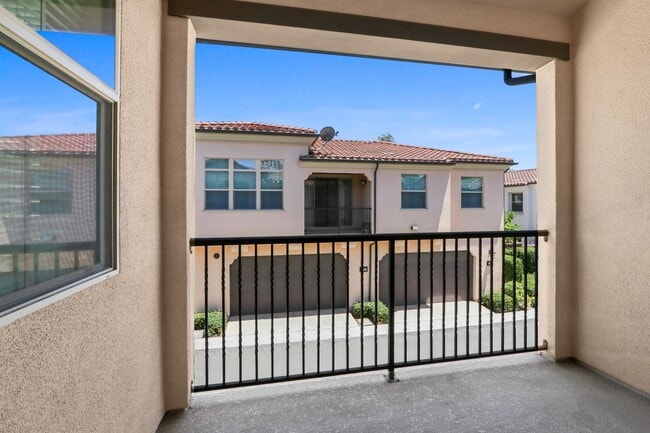 Building Photo - Desirable Eastwood Village Home