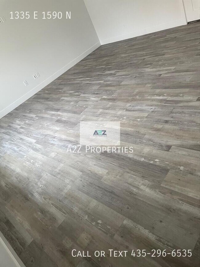 Building Photo - 1335 1590 N