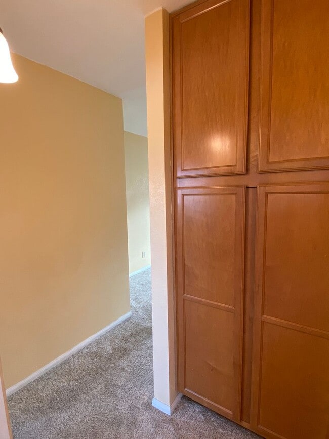 Building Photo - Madison Ballantyne 2 Bedroom Apartment