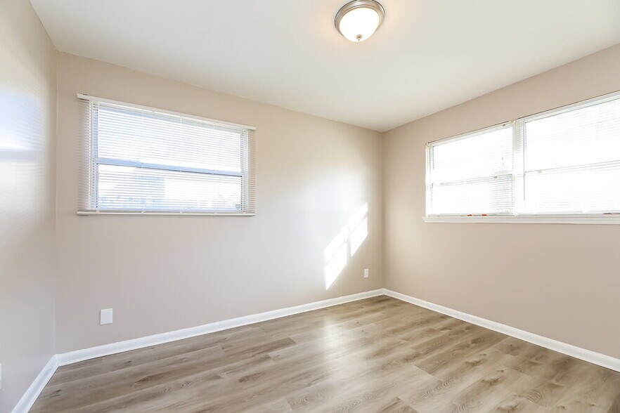 Building Photo - 1104 Le Brun Dr