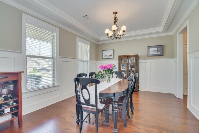 Building Photo - Gorgeous 5-Bedroom 3.5 Bath Home