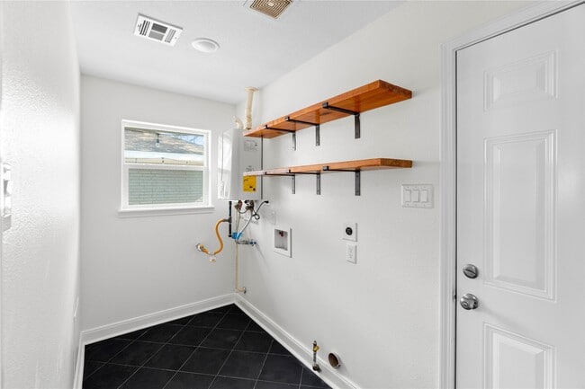 Building Photo - 5515 Warm Springs Rd