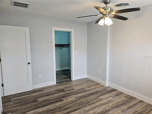 Building Photo - 10136 Paradise Blvd