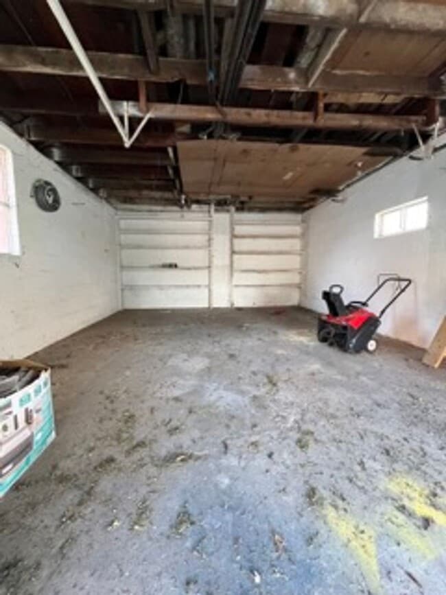 Building Photo - Beautifully maintained 3 bed - 1.5 Bath in Lincoln Park!