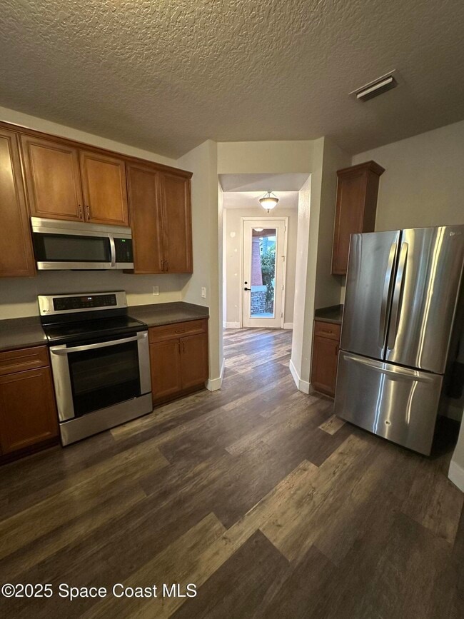 Building Photo - 2823 Glenridge Cir