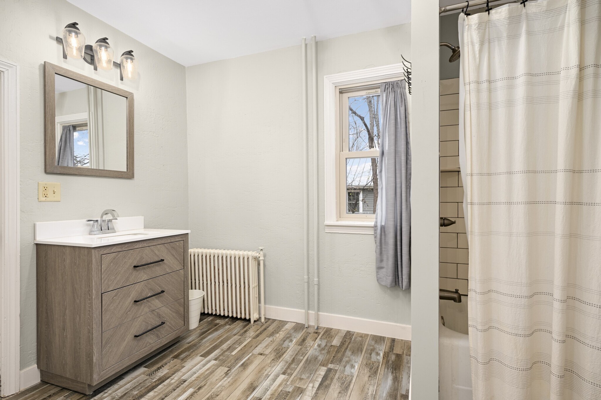 Building Photo - 810 4th St S