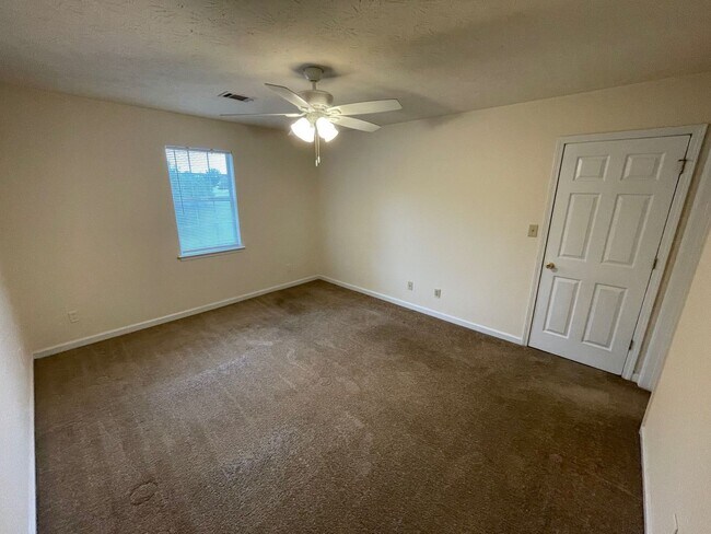 Building Photo - PRE-LEASING FOR AUGUST 2026!