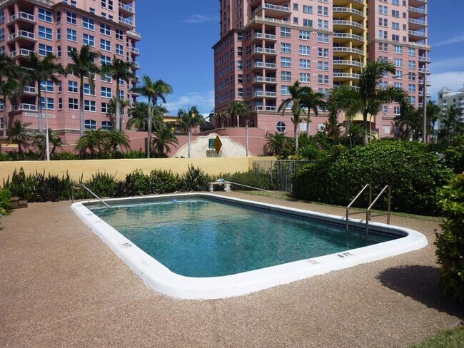 Primary Photo - 2131 N Ocean Blvd