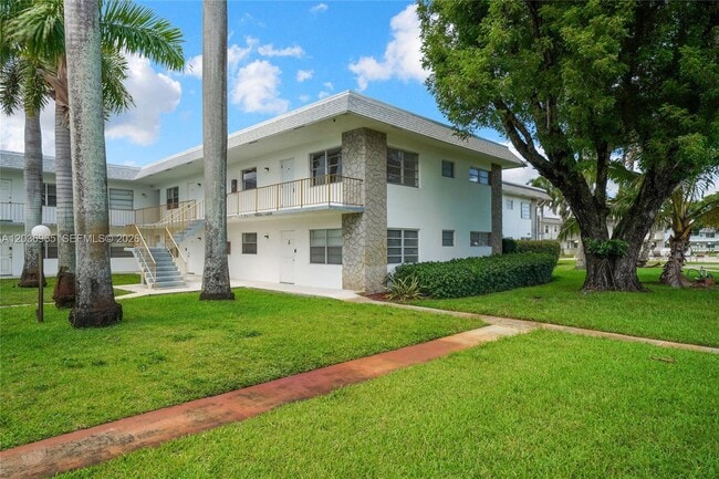 Building Photo - 6211 SW 37th St