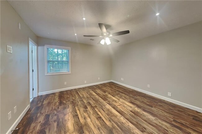 Building Photo - 3424 Hogan Dr NW