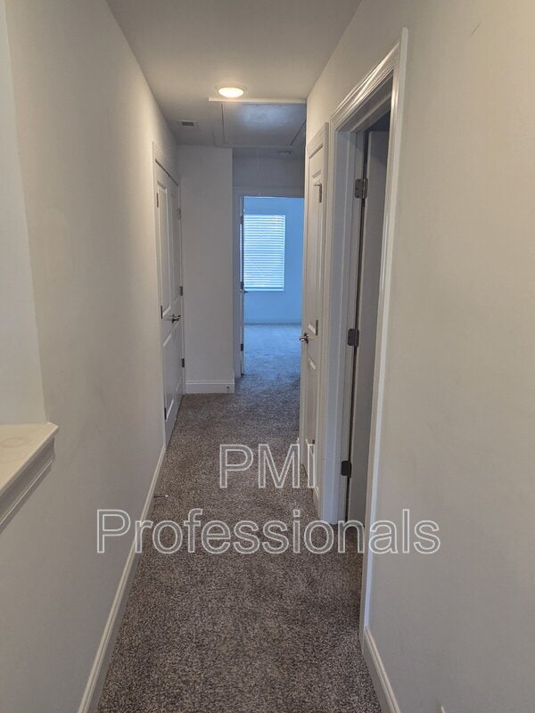 Building Photo - 923 SE Broad St