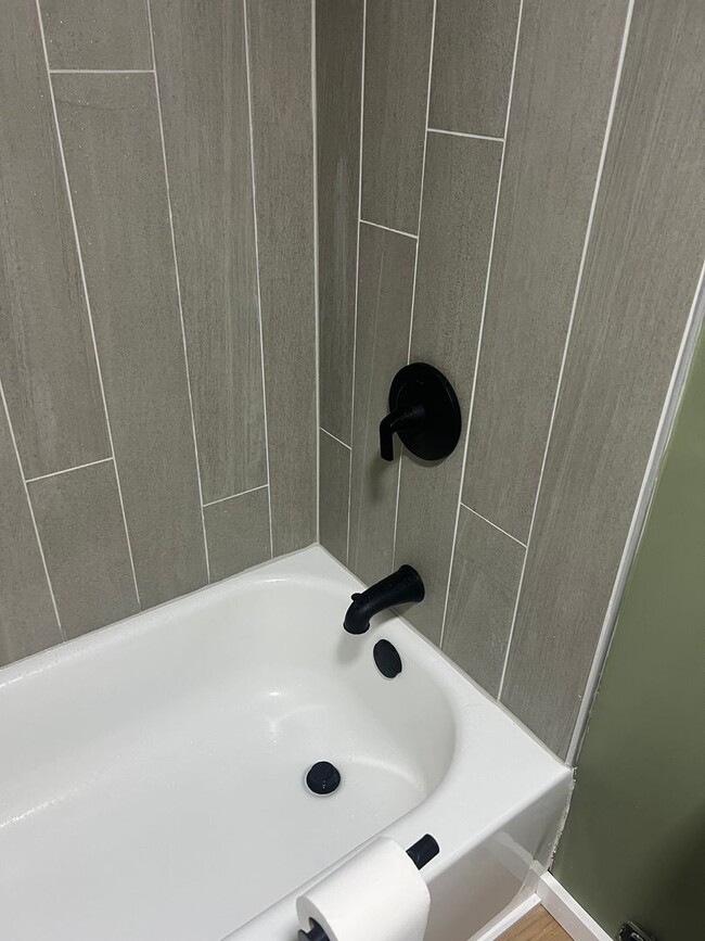 Building Photo - Great location with deeded access to Bauneg Beg Pond