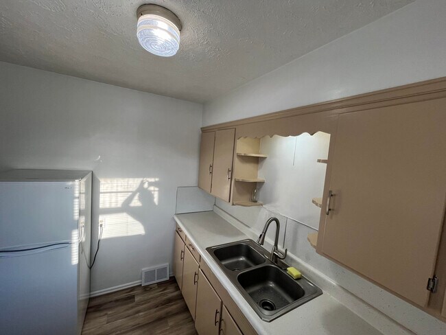Side Kitchen - 2486 21st St