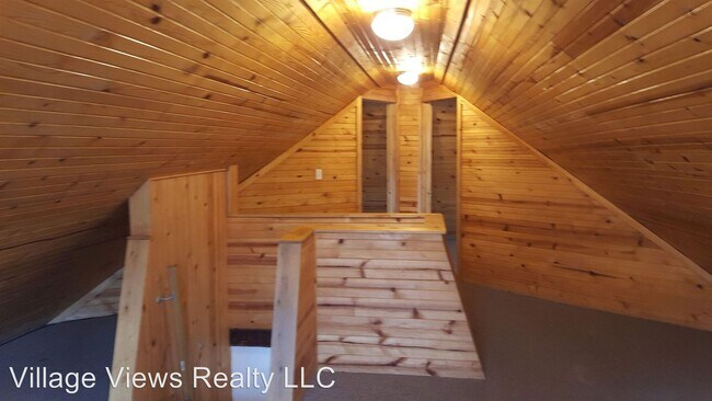 Building Photo - 102 E Brown St