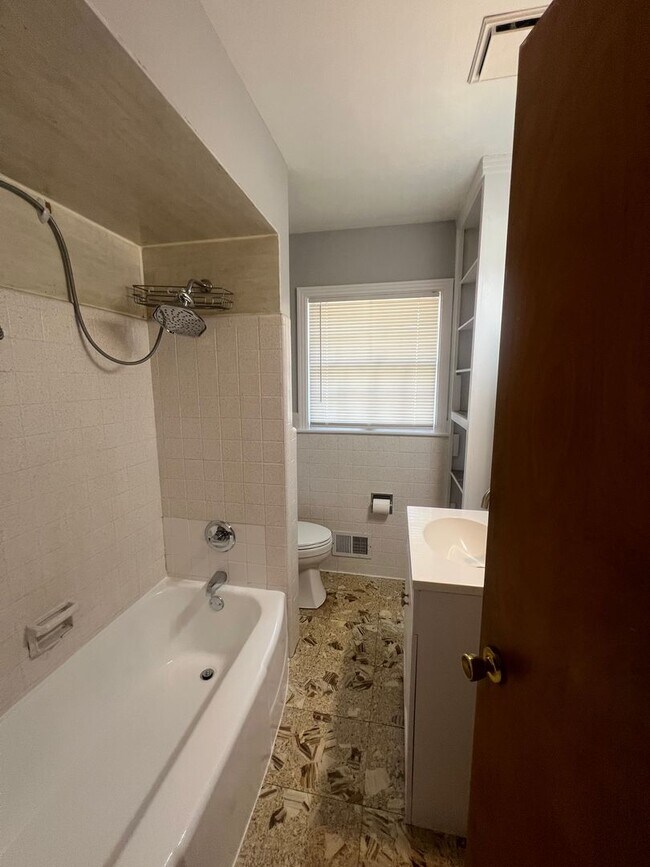 Building Photo - 3323 Dean Dr