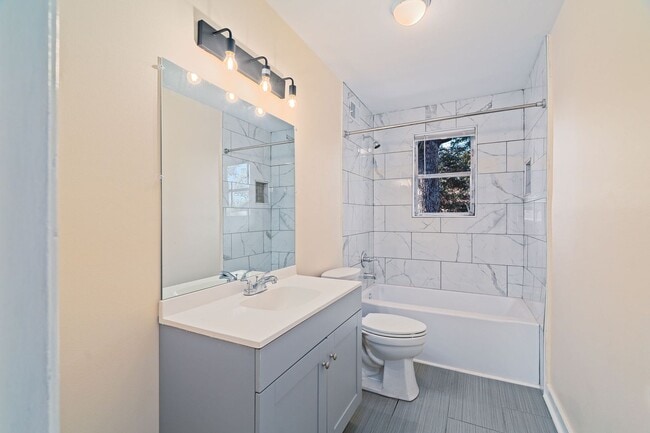 Building Photo - Peaceful Living in West Ashley!