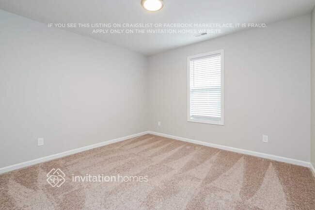 Building Photo - 3211 Hayling Dr