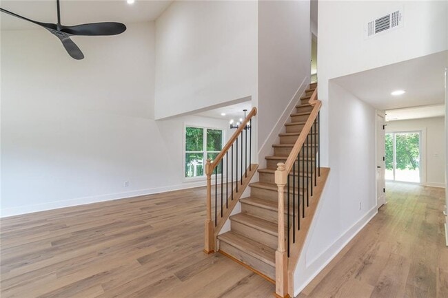 Building Photo - 2601 Garland Way