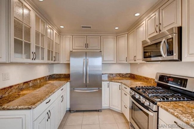 Building Photo - **** INCREDIBLE VIEWS 3 BED 2 BATH HOME! B...