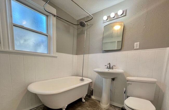 Building Photo - Gorgeous 5 bedroom home in Minneapolis!