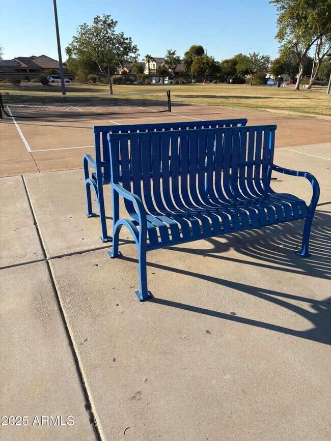 Building Photo - 2401 E Peach Tree Dr