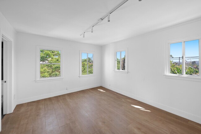 Building Photo - 1905 S Orange Dr