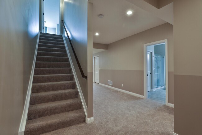 Building Photo - 1412 Leesland Dr