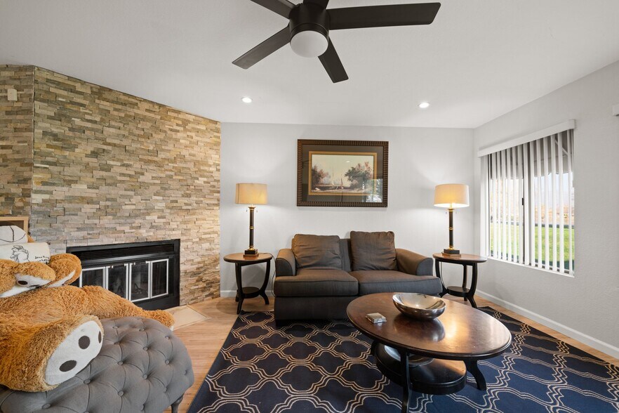 Building Photo - 14500 Palmas Dr