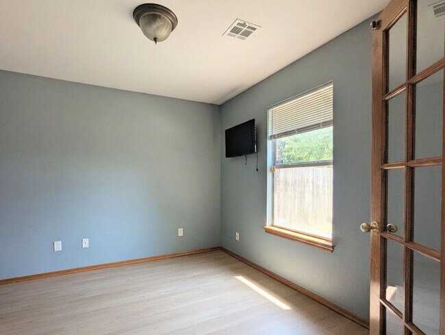 Building Photo - 5516 SE 81st St