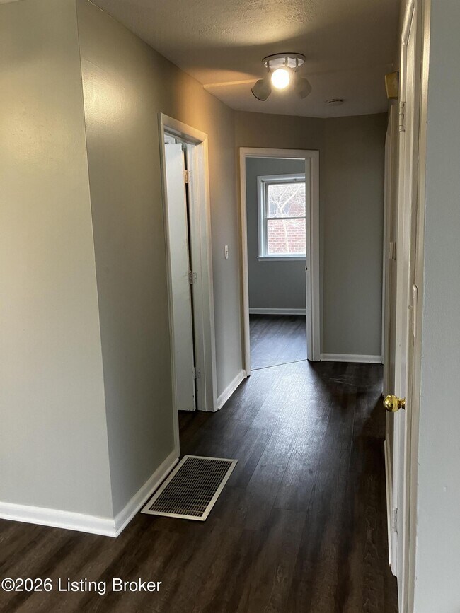 Building Photo - 3823 Manner Dale Dr