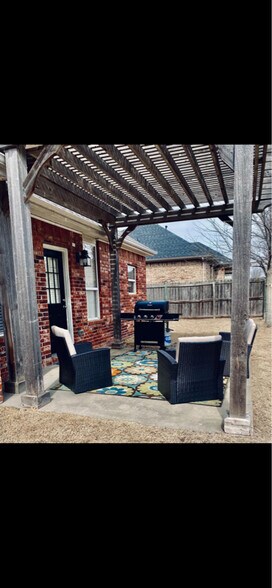 Building Photo - 2584 N Shadow Crest Dr